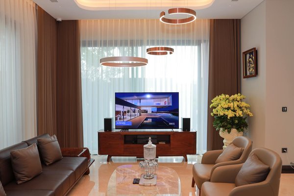 What are the essential elements of a modern UK kitchen redesign?